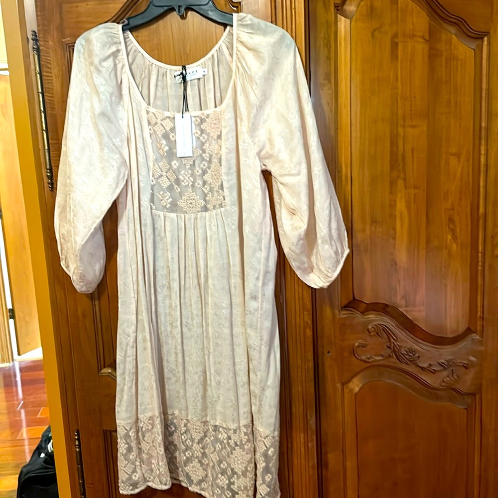 Nude cotyon & lace dress by velvet